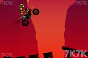 《火山摩托车特技赛》游戏画面1